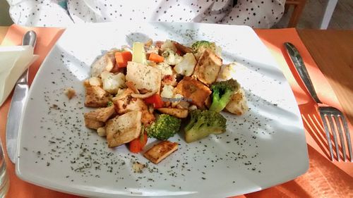 Fried tofu salad with vegetables at Bio e Te in Siena