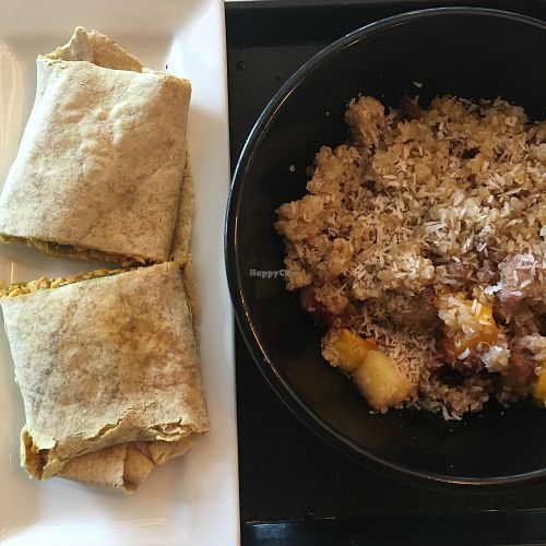 Wrap brouillé Sud-Ouest et Bol énergisant au quinoa déjeuner at Copper Branch - Mont-Royal in Montreal