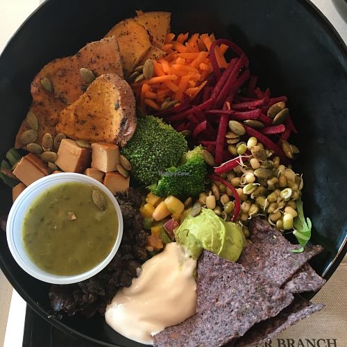 Bol Aztec avec tofu fumé en dés at Copper Branch - Mont-Royal in Montreal