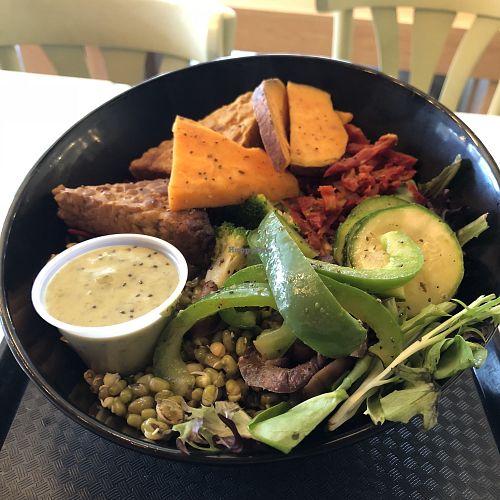 Bol Méditerranéo avec tempeh et riz brun at Copper Branch - Mont-Royal in Montreal