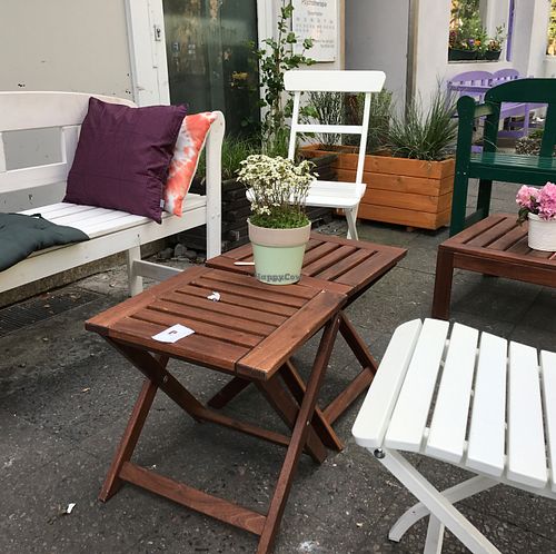 outside at Queen of Muffins - Pohlstrasse in Berlin