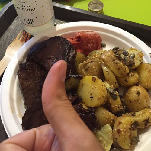 seitan grillé et pommes de terres  at Mon Espace Vege in Poitiers