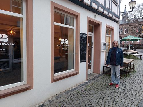 Eingang zum 22 at Zwei und Zwanzig in Geisenheim