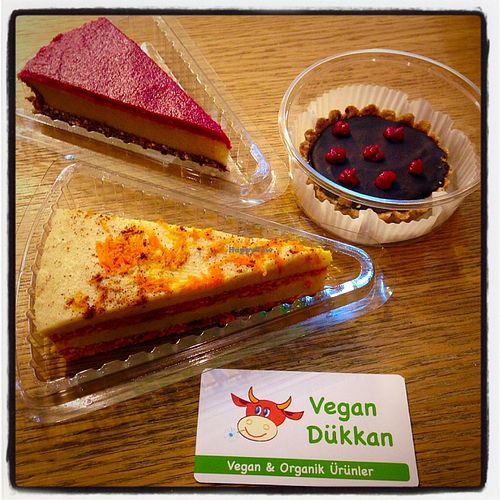 Raw vegan cakes  2 Go! at Vegan Dukkan - The Mini Market in Istanbul