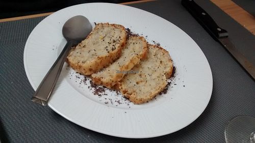 Lemon and poppy cake at B12 in Toulouse