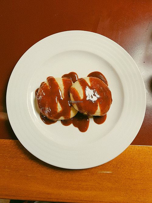 Domácí ovocné kynuté knedlíky (Fruit Dumplings) - MUST TRY at Vegan's Prague in Prague