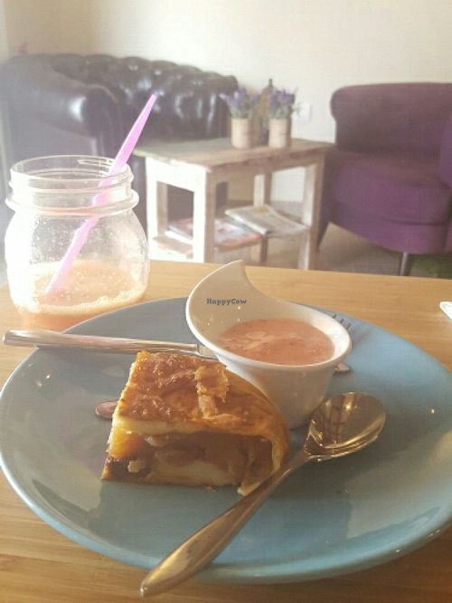 homemade apple pie and icecreamr at Eco Eco in Tenerife