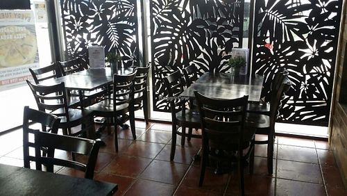 inside seating at Pitstop Pizza in Coorparoo