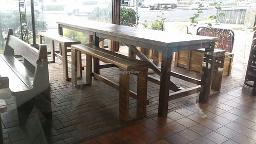 outside seating at Pitstop Pizza in Coorparoo