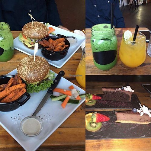 Burgers, drinks and cake! at Souls in Copenhagen