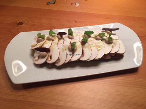 Coca de portobello con crema de coliflor y tofu ahumado at El Maderal in Barcelona