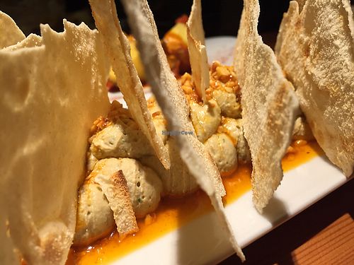 spicy hummus with popadums at El Maderal in Barcelona