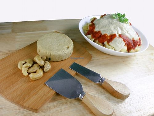 Tivoni Foods melting cashew cheddar pasta and cashew Gouda on a bamboo cheese platter at Tivoni Foods in Mexico City