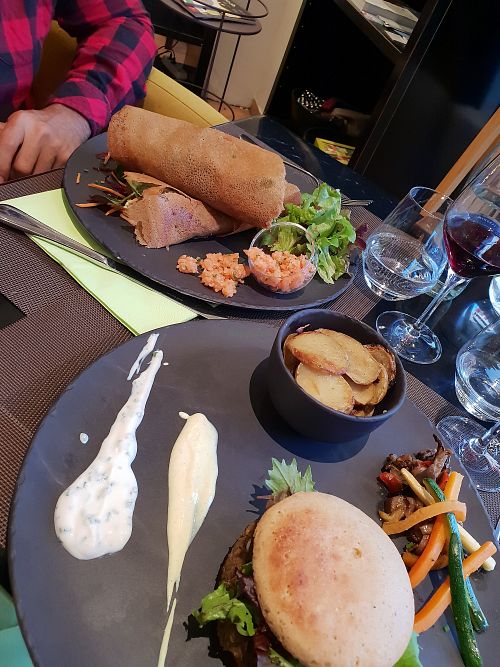 Hamburger vegan et crèpes at Slup in Geneva