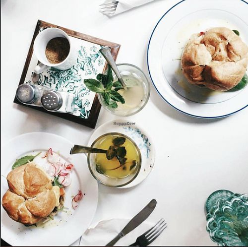 Burgers and tea at WILD in Antwerpen