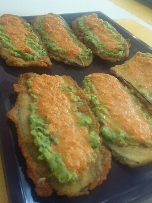 Oggi cotoletta di melanzane con crema di zucchine e vellutata di peperoni! at Il Grifone Vegan in Meda