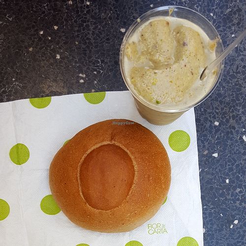 Vegan brioche from Pacifico Lo Piccolo with granita at Pacifico Lo Piccolo in Palermo