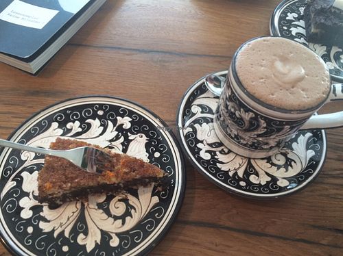 hot chocolate & cake at Black Apron - Codos Coffee in Hildesheim