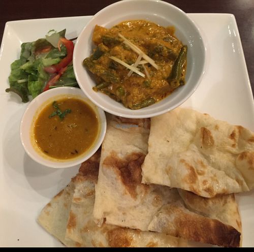 vegetable curry with naan at Merosto in Tokyo