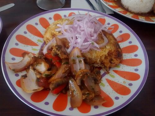 Tacu Tacu con saltado de verduras at Nuna Wasi in Lima