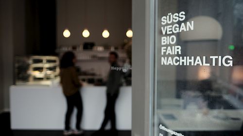 photo by Daniel Wetzel (Mannheim)
the entrance of Süßer Wolz what means the owner is sweet ;-) at Suesser WOLZ in Berlin