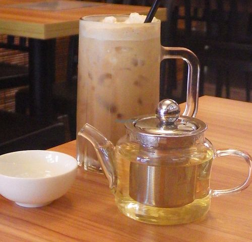 Oolong tea and ice coffee at VegCafe in Central Singapore
