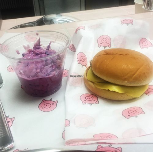 Burger and Coleslaw at Dandy Diner in Berlin