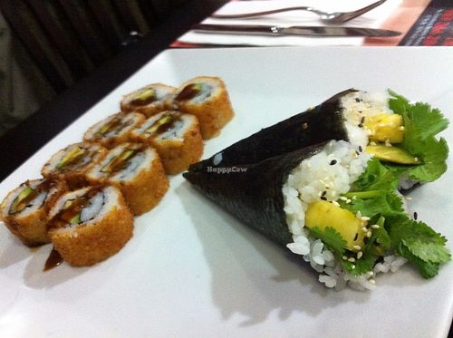 Fried avocato and cucumber rools.
Avocato and mango temaki at HuaSheng in Lisbon