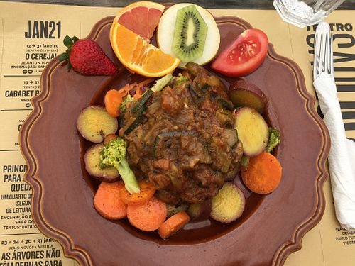 Carrots, sweet potato and brocoli "salad" topped with vegetable curry  at Agua no Bico in Lisbon