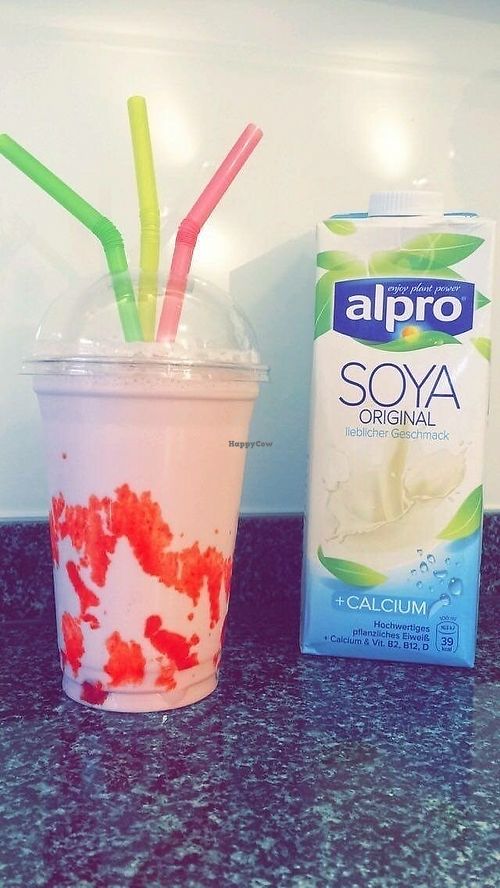 Fresh, flavoured, vegan soya "milk" shakes at Il Gelato in Muenster