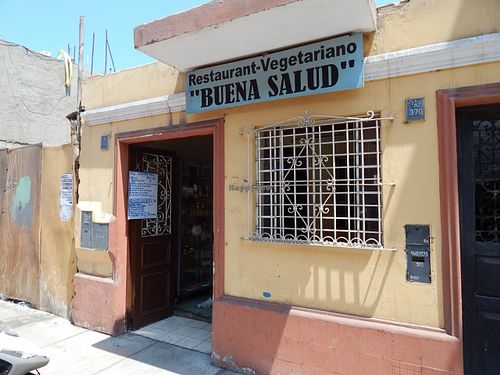 Storefront at Buena Salud in Trujillo