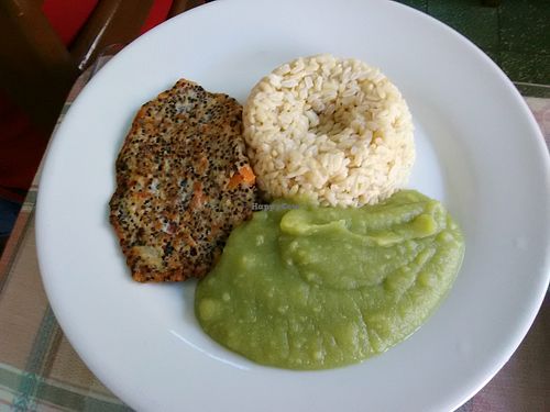 Quinoa-potato patty, brown rice, spinach-mashed potatoes at Buena Salud in Trujillo