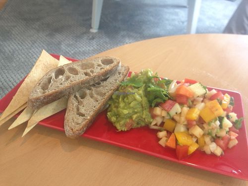 Chips with guacamole and salsa at DalYang - Sweet Kitten 달냥 in Seoul