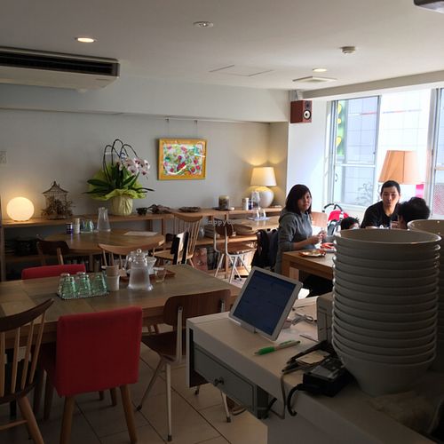 Great atmosphere  at Jinnan Ramen in Tokyo