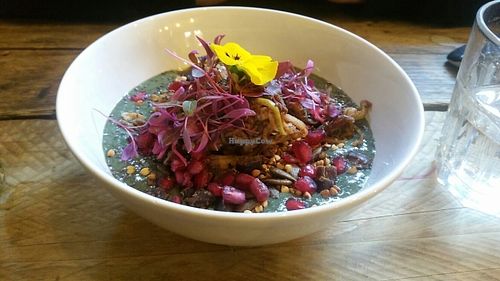 Green smoothie bowl at SaladPride in London