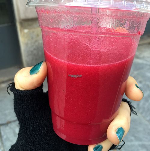 beet slowly pressed fresh juice at V3RAW in Milan