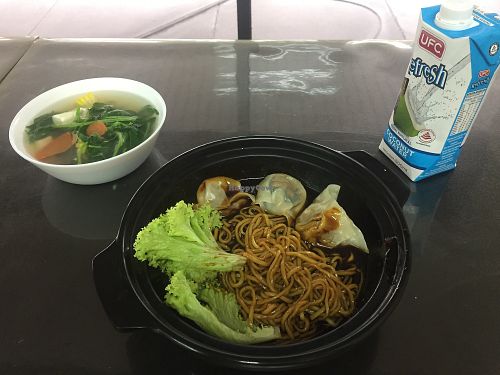 Dumplings with dry ramen at Vege Pot 素砂煲 in Central Singapore