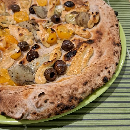 Colosseum pizza at Vitto Pitagorico in Naples