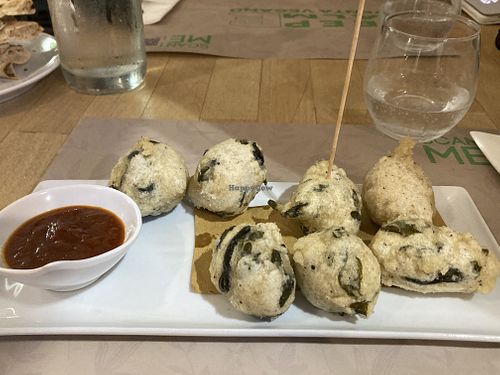 Appetizer - wakame algae with fried dough   at Vitto Pitagorico in Naples