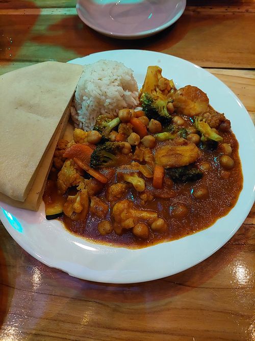 Vegan Thai curry at Los Amigos in Flores