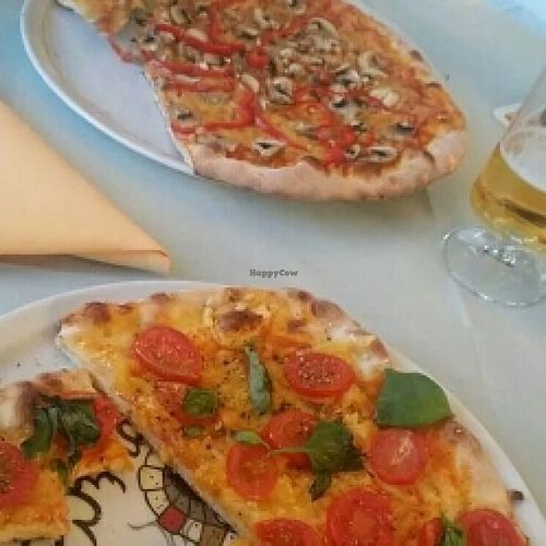 zwei Pizza vegan at Ristorante Sorrento in Bischofsheim