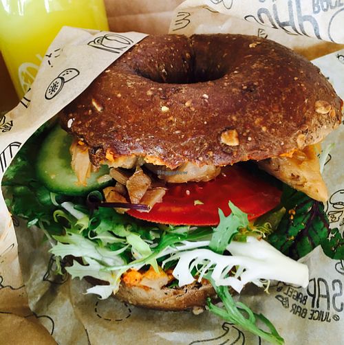 Vegan chicken on a multigrain bagel at SAP Bagel & Juice Bar - Stationsstraat in Maastricht
