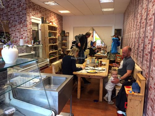 2 long tables to share at Jantje in The Hague