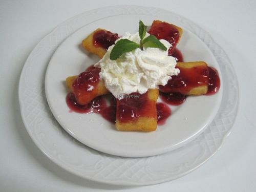 Fried camembert with raspberry jam at Bar Ajoblanco in Sevilla