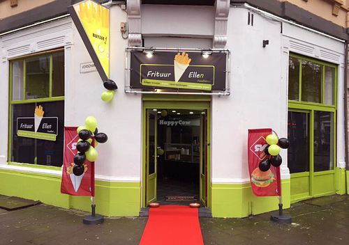 This is the shop's front. Look for green! ;) It's situated on the corner next to the Waterpoort-roundabout at Frituur Ellen in Antwerpen