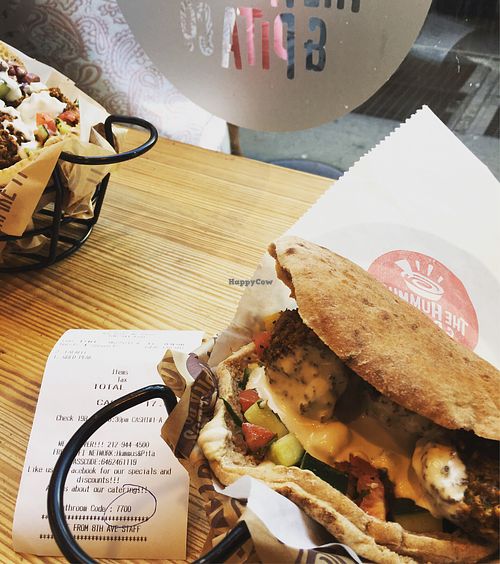 Bon repas frais et pas cher; oui ca existe près de Time Square! at The Hummus and Pita Co in New York City