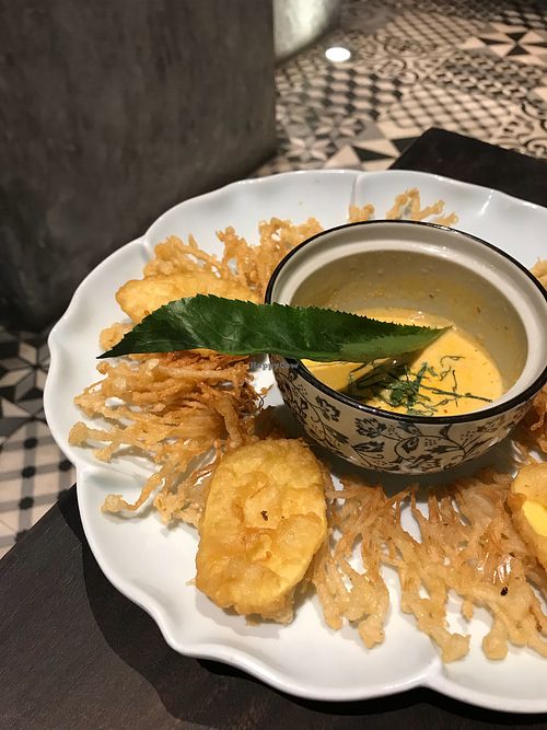 Fried enoki mushrooms at Uu Dam Chay in Hanoi