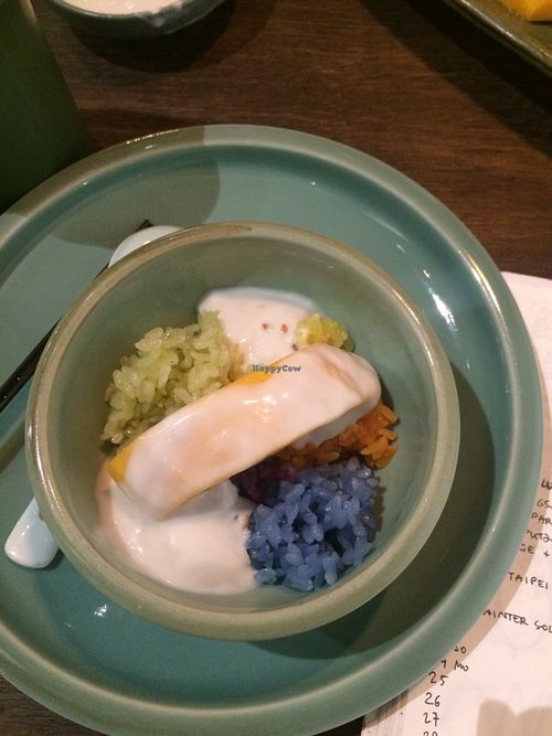 5 color rice with mango and coconutsauce at Uu Dam Chay in Hanoi