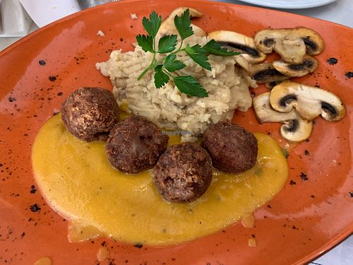Albóndigas de Beyond Meat at 269 Gastro Vegan in Salamanca