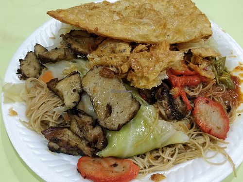 Economic bee hoon. Cheap cheap $2 only for a big plate at Zhen Ji Vegetarian 珍记斋 in Central Singapore